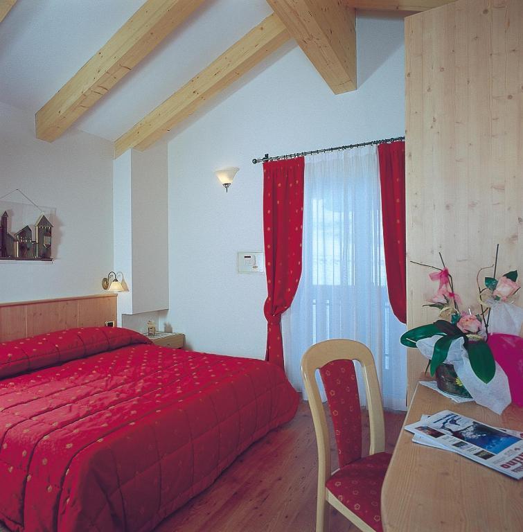 Hotel Zirmes Moena Oda fotoğraf